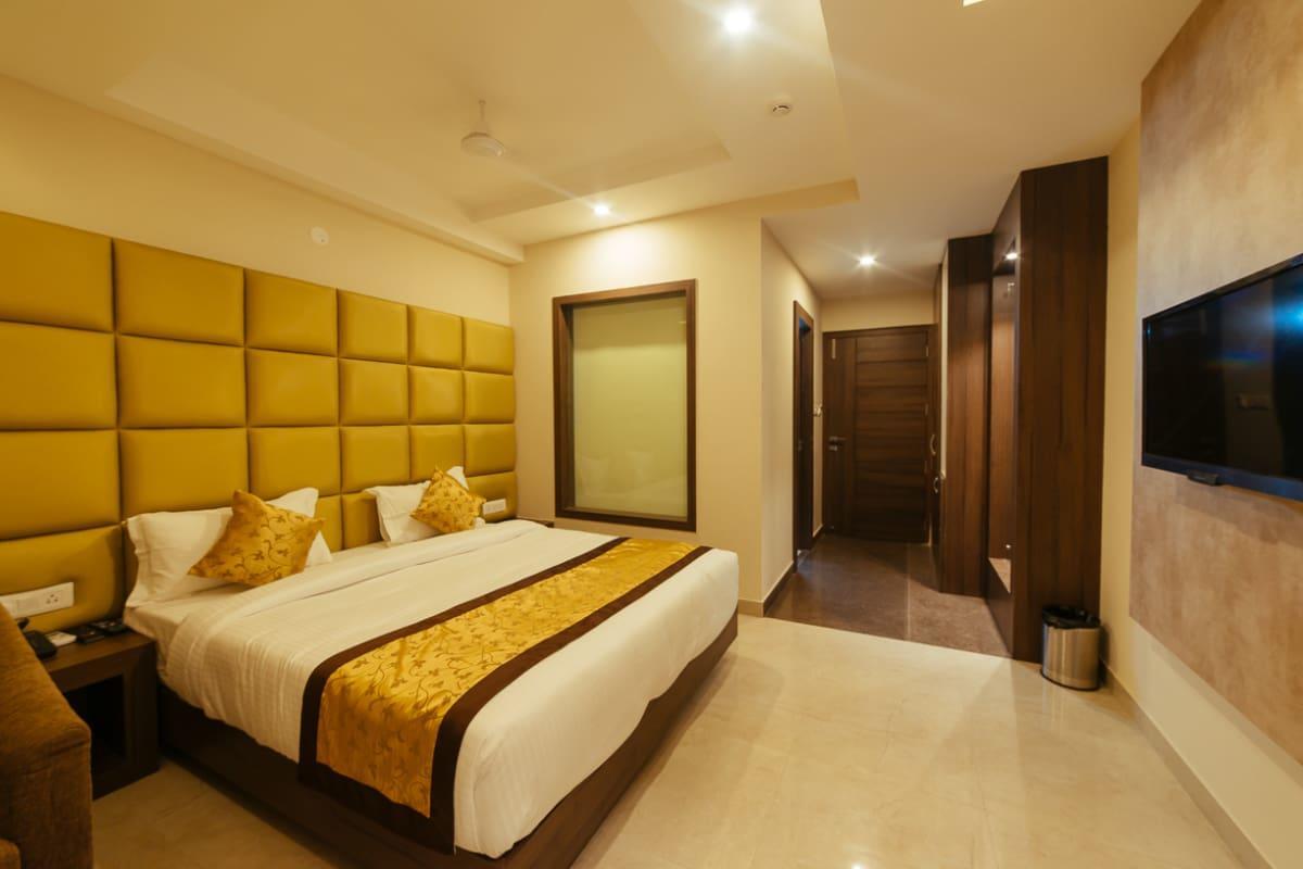 Radical Palace Hotel And Restaurant Lucknow Exterior photo